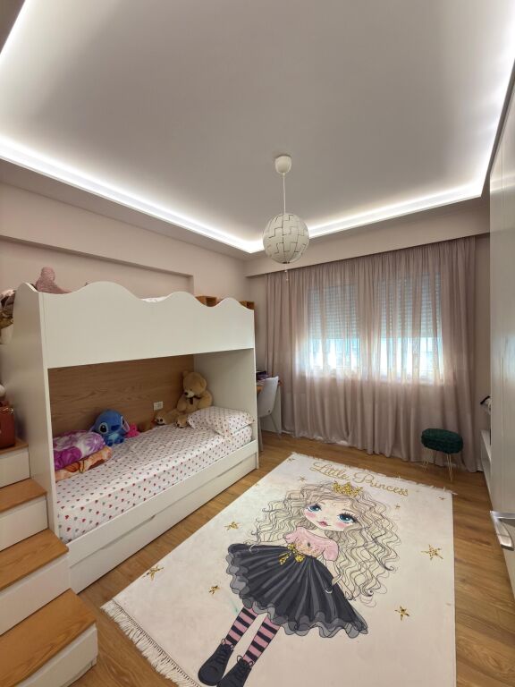 Shitet Apartament 2+1+2+depo +parkim tr Komuna e Parisit