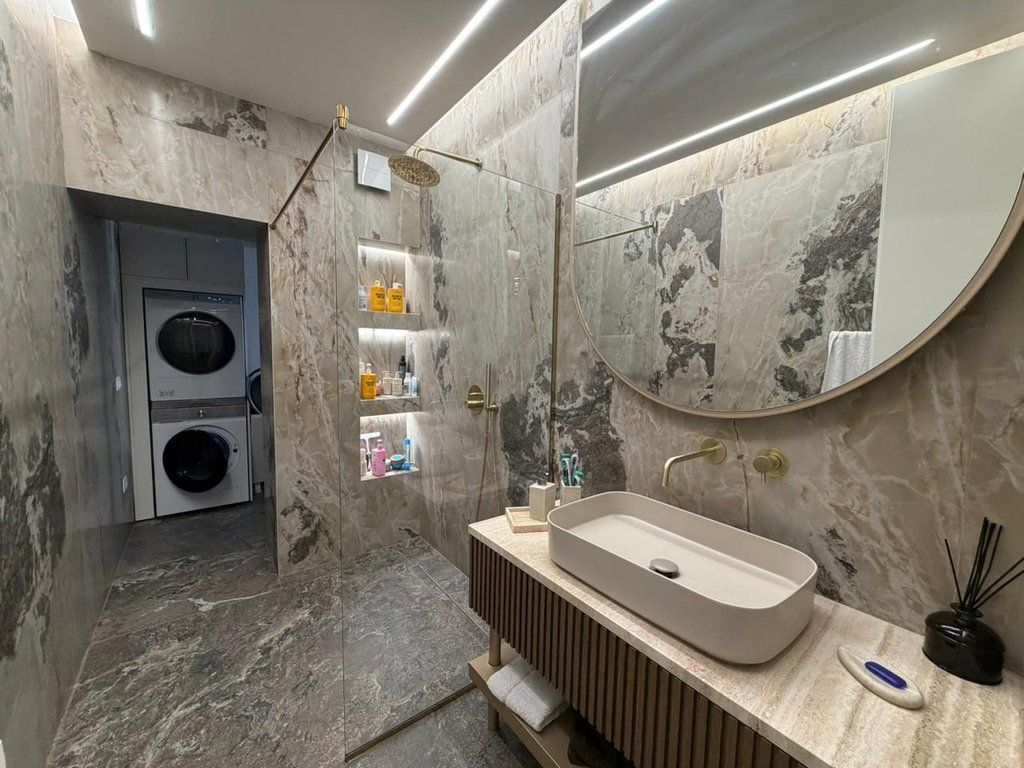 Shitet, Apartament 2+1+2, Rruga e Kavajes, Tiranë