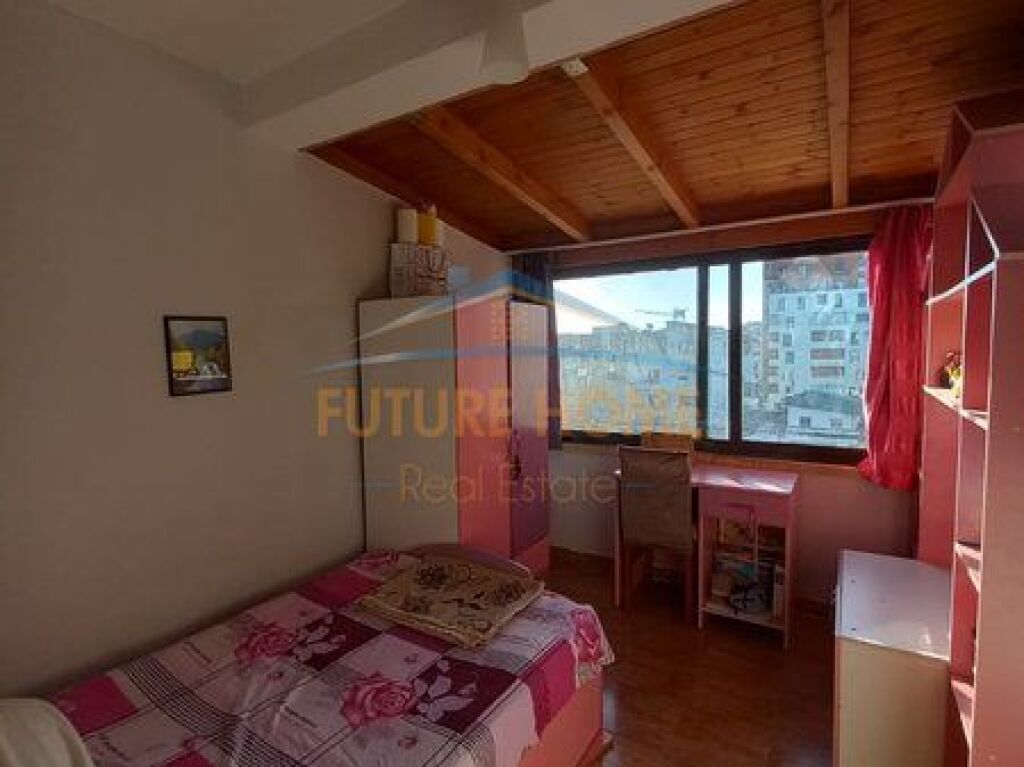 Shitet, Apartament 2+1, Rruga Dritan Hoxha, Tiranë.