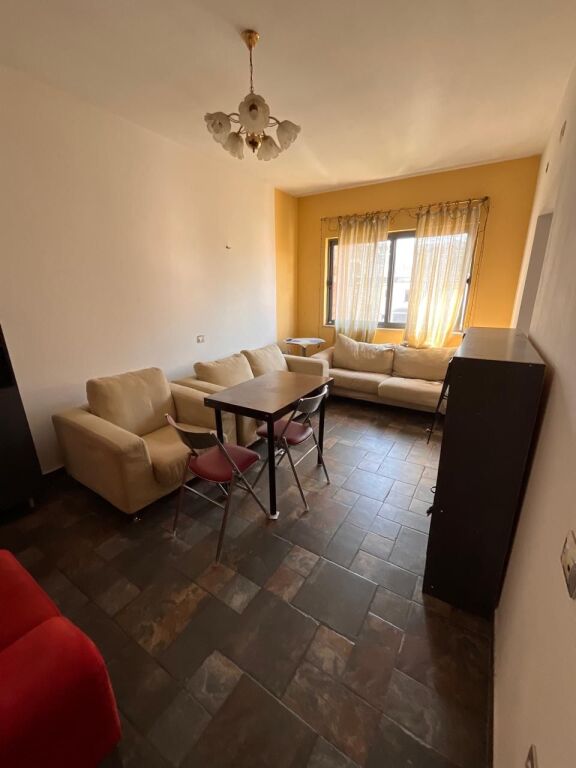 Shitet Apartament Duplex pranë Shkollës Bajram Curri