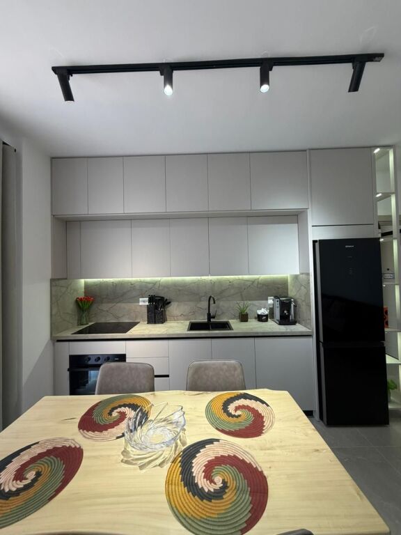 🏢Rruga Jordan Misja ,jepet me qera apartament 1+1,i mobiluar 60,000Leke   