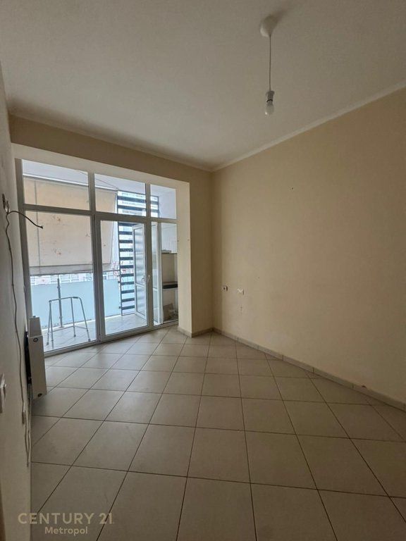 Apartament 1+1 per shitje te Kika 2, Komuna e Parisit