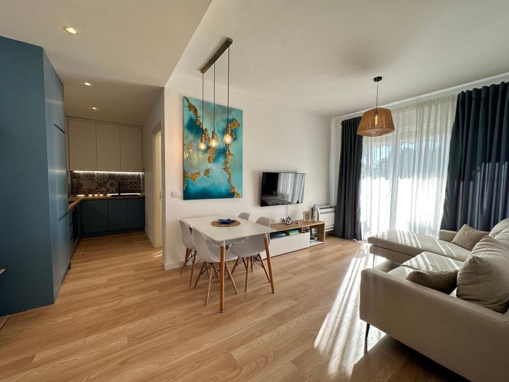 🌊 SHITET APARTAMENT 2+1 – LURA 3, GJIRI I LALZIT