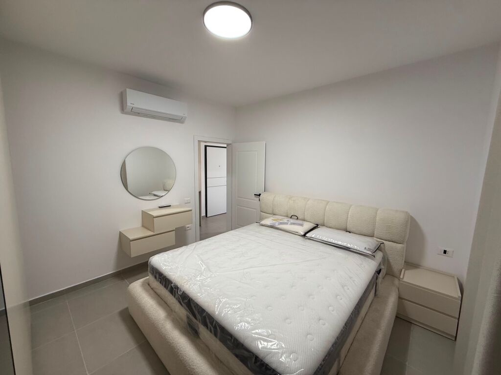 📣 SUPER AFFITTO Appartamento 1+1 📍 Via “Jordan Misja”, Vicino al Complesso Ndregjoni ✨   🏢 Nuova Costruzione  🪜 3° Piano (Con Ascensore)  🛋️ Completamente Arredato  ✅ Mai Abitato Prima   💶 Prezzo 50.000 Lek/Mese  🅿️ Possibilità Anche Per Posto Auto Con Pagamento Extra