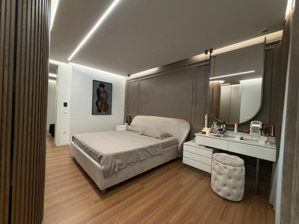 Shitet, Apartament 2+1+2, Rruga e Kavajes, Tiranë