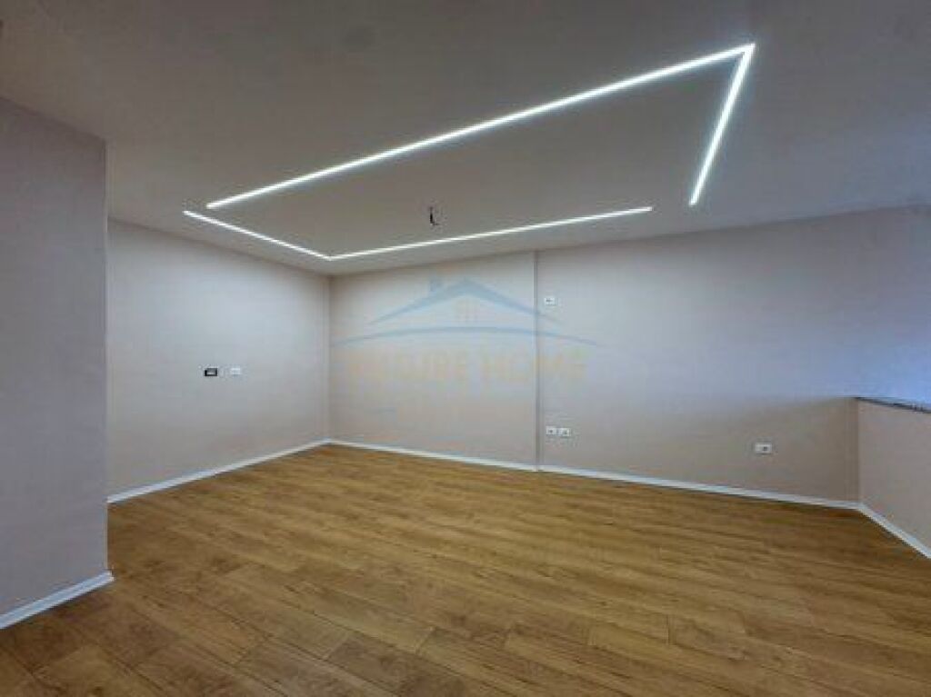 Shitet , Apartament 2+1, Ish Tregu Elektrik , Tirane .