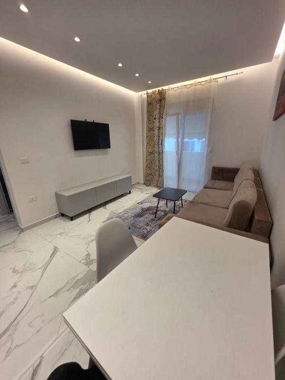 Apartment 1+1, Aura Laprake!