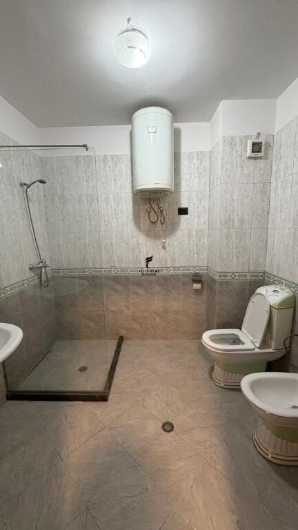 UFFICIO IN AFFITTO 130M2 EX ESPOSIZIONE 80.000 LEKE FH-82434
