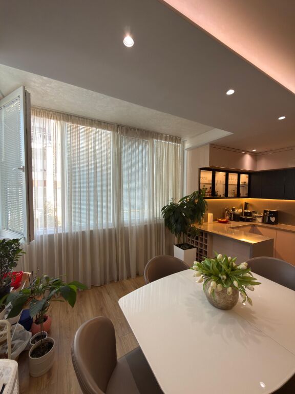 Shitet Apartament 2+1+2+depo +parkim tr Komuna e Parisit