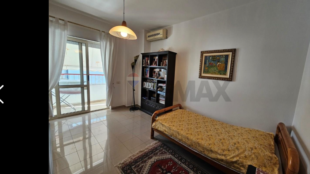 Apartament per shitje 2+1 prane Pazarit te Ri