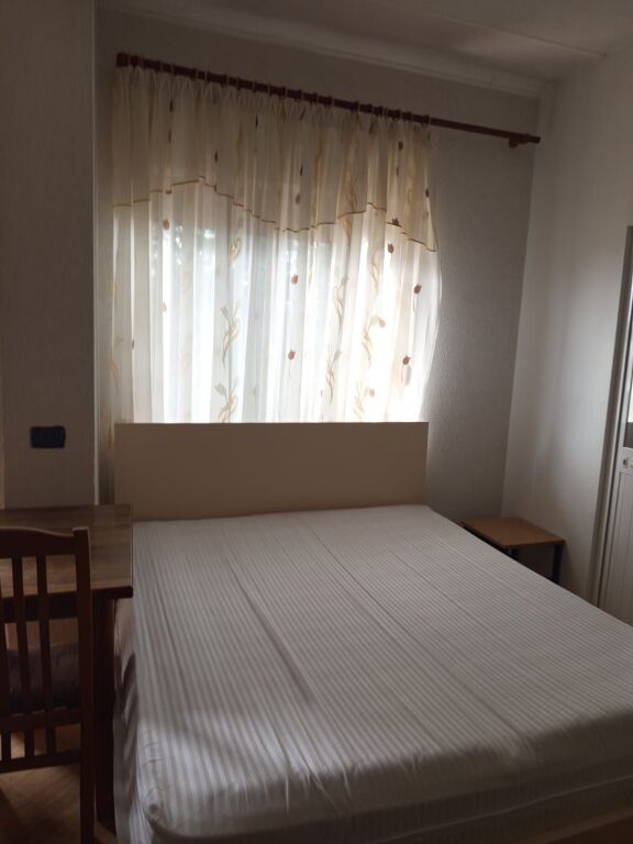 GARSIONERE 20000 LEKE.VILAT GJERMANE