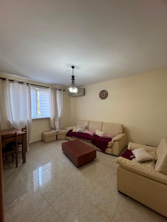 Jepet me Qira Apartament 1+1 – Mozaiku i Tiranës