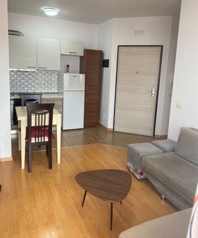 Jepet me qira apartament 1+1 në Xhamllil!