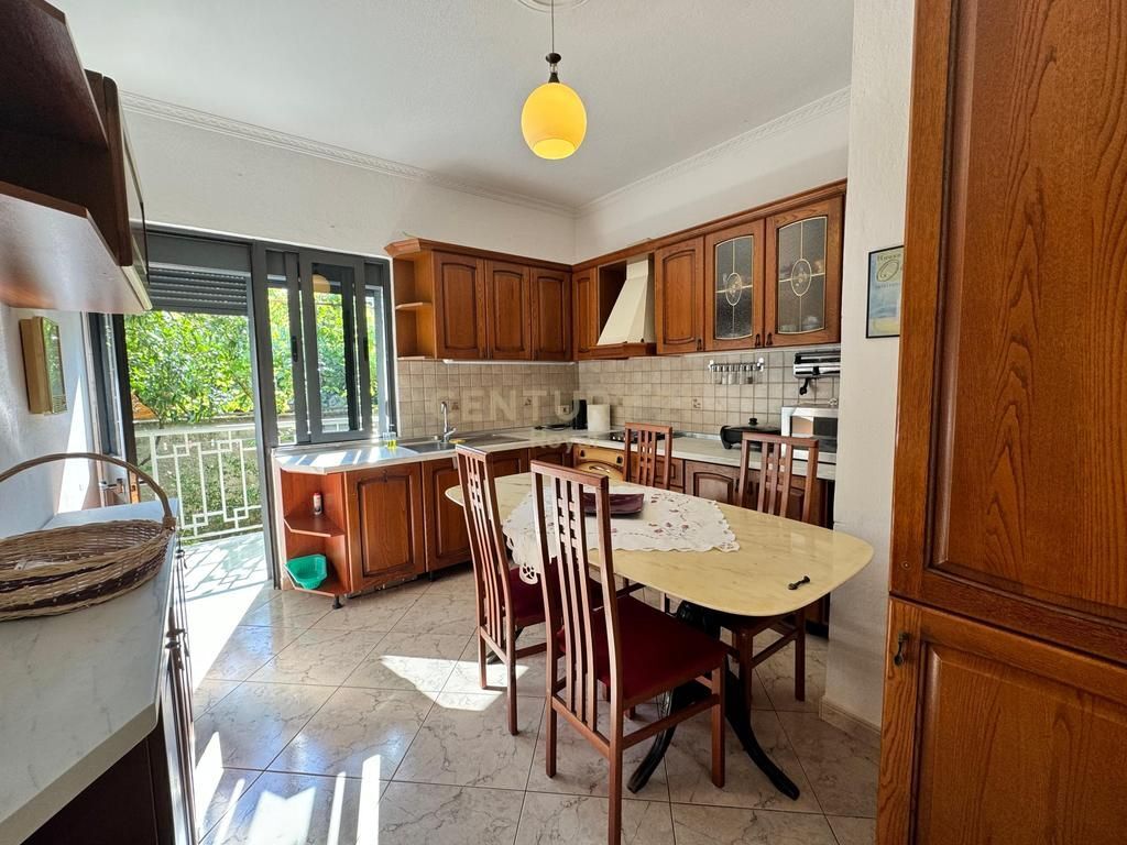Apartment 2+1 on the first technical floor of a villa for rent near Frigorifero Tirana - 450€ | 120 m²