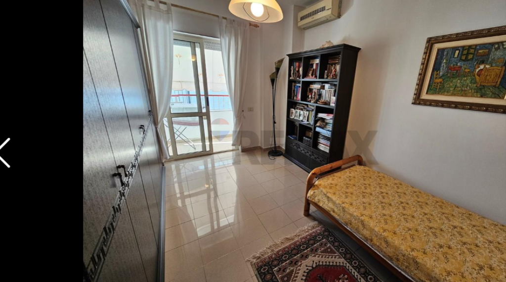 Apartament per shitje 2+1 prane Pazarit te Ri
