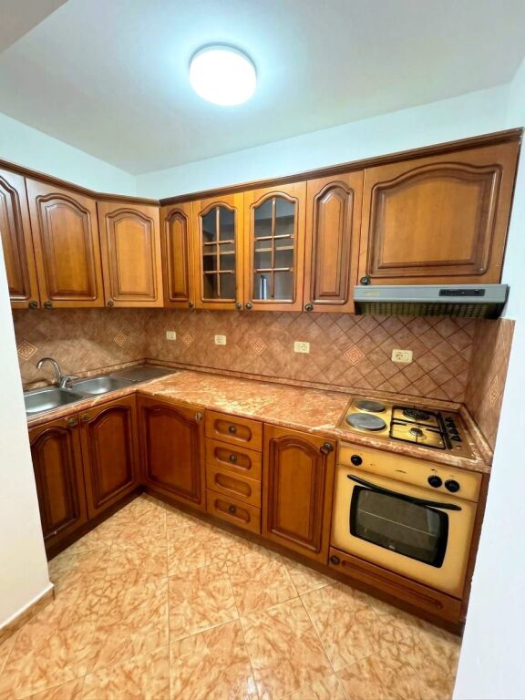 Affitto | Apartament 1 + 1 | Sheshi Kinostudio | 400 €/mese
