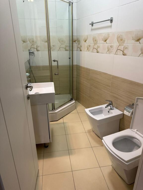 Apartament 1+1 prane Liqenit te Thate