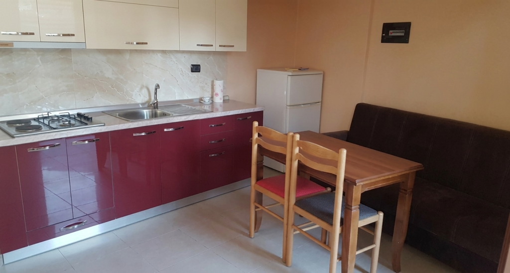 Duplex me qira – pranë Ambasadës Amerikane !