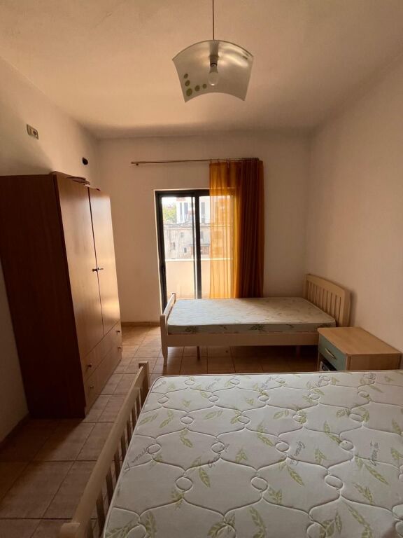 Shitet Apartament Duplex pranë Shkollës Bajram Curri