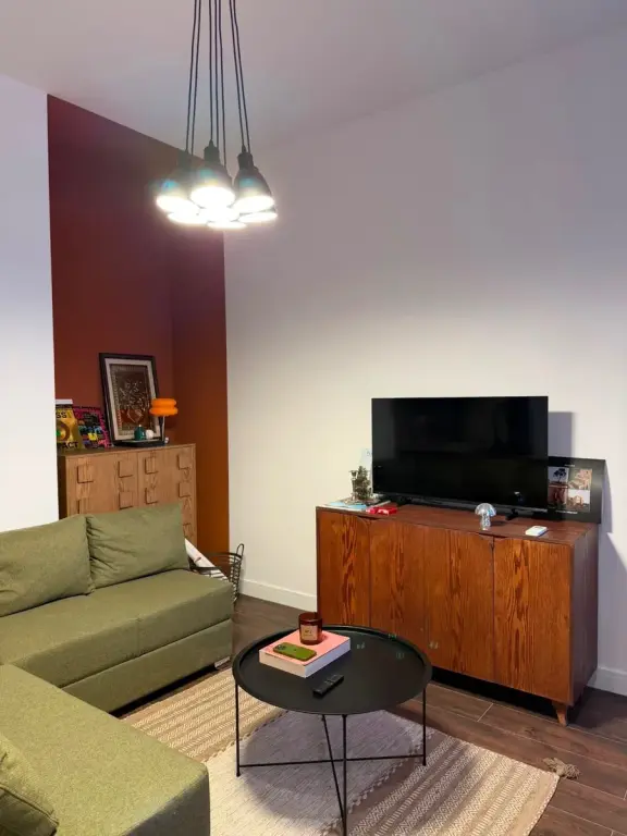 Apartament 1+1 për qira – Tek 9 Katëshet