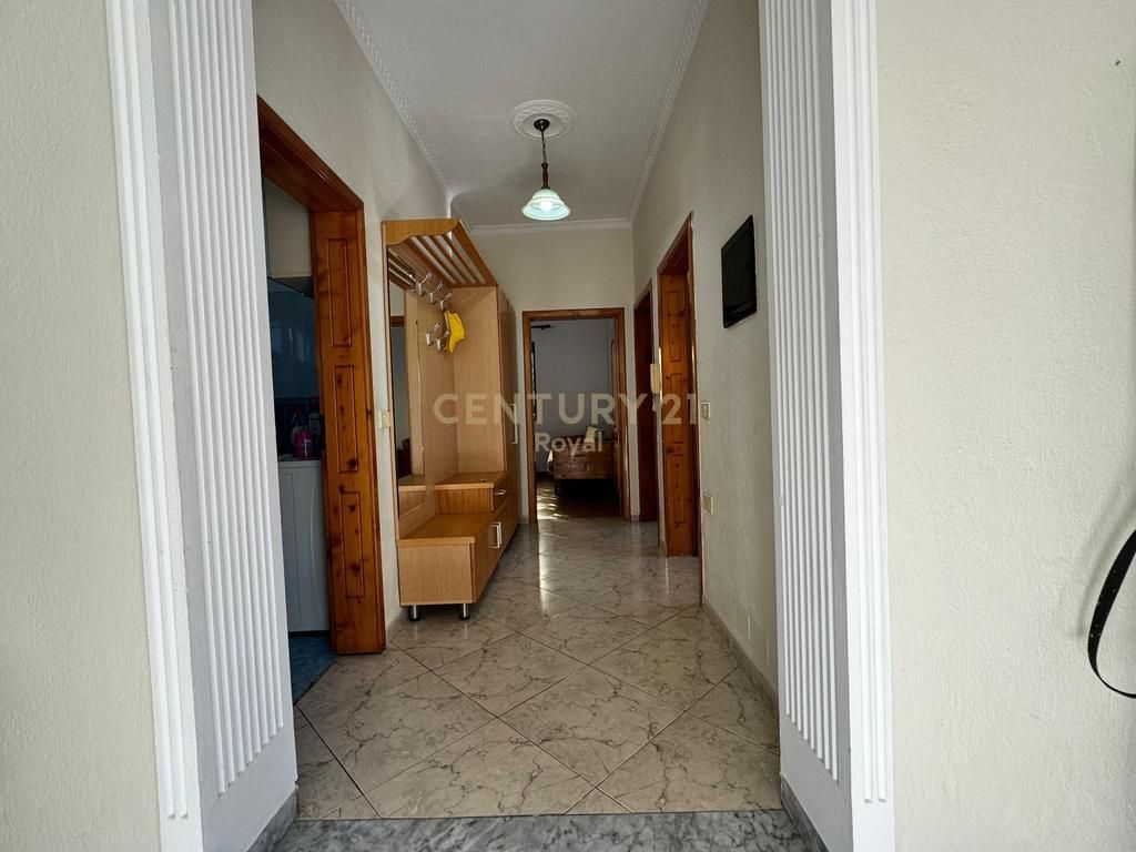 Apartment 2+1 on the first technical floor of a villa for rent near Frigorifero Tirana - 450€ | 120 m²