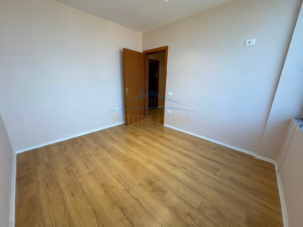 Shitet , Apartament 2+1, Ish Tregu Elektrik , Tirane .