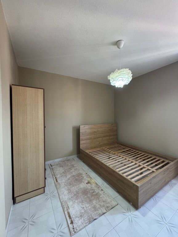 Apartament 2+1 me qera, Globe , perballe Kompleksit Delijorgji.