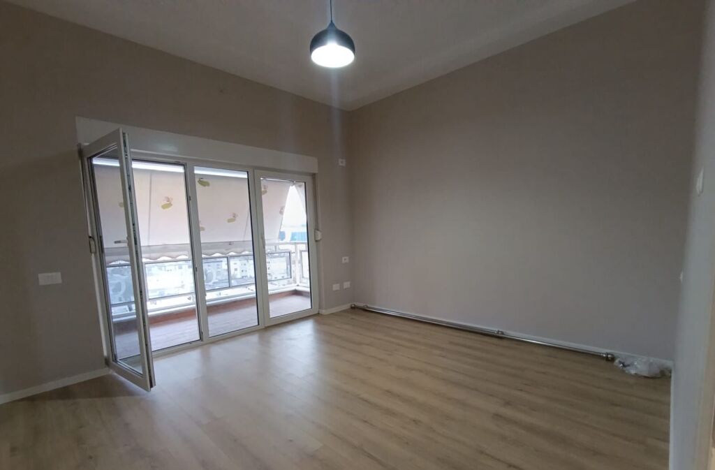 Shitje | Apartament 2 + 1 | prane Shkolla e Kuqe | 187000 €