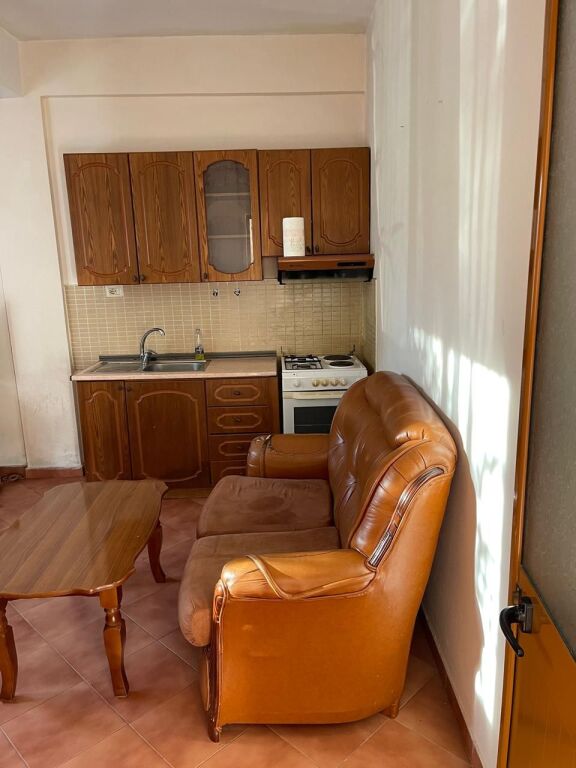 🏠Don Bosko, si affitta il primo piano di una villa, 1+1, arredato 40.000 Leke