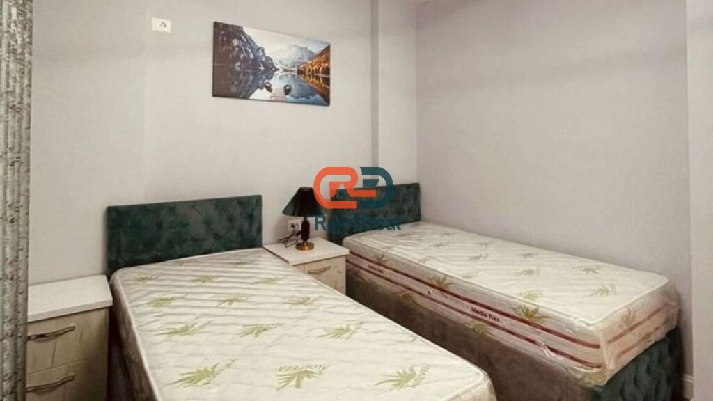 Ne Rr. Frosina Plaku, Jepet Me Qira Super Apartament 2+1, Prane Kompleksit Kontakt !!!