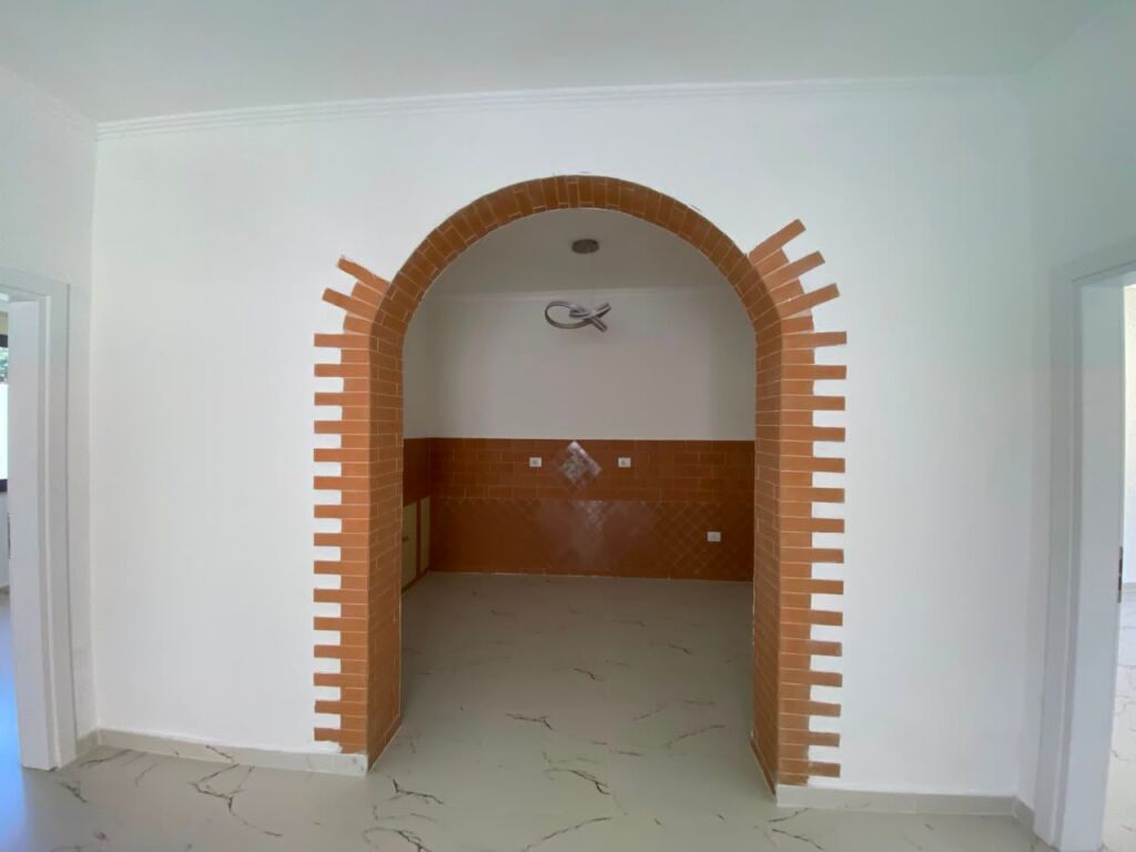 Shtepi Private afer Qendres, Durres!