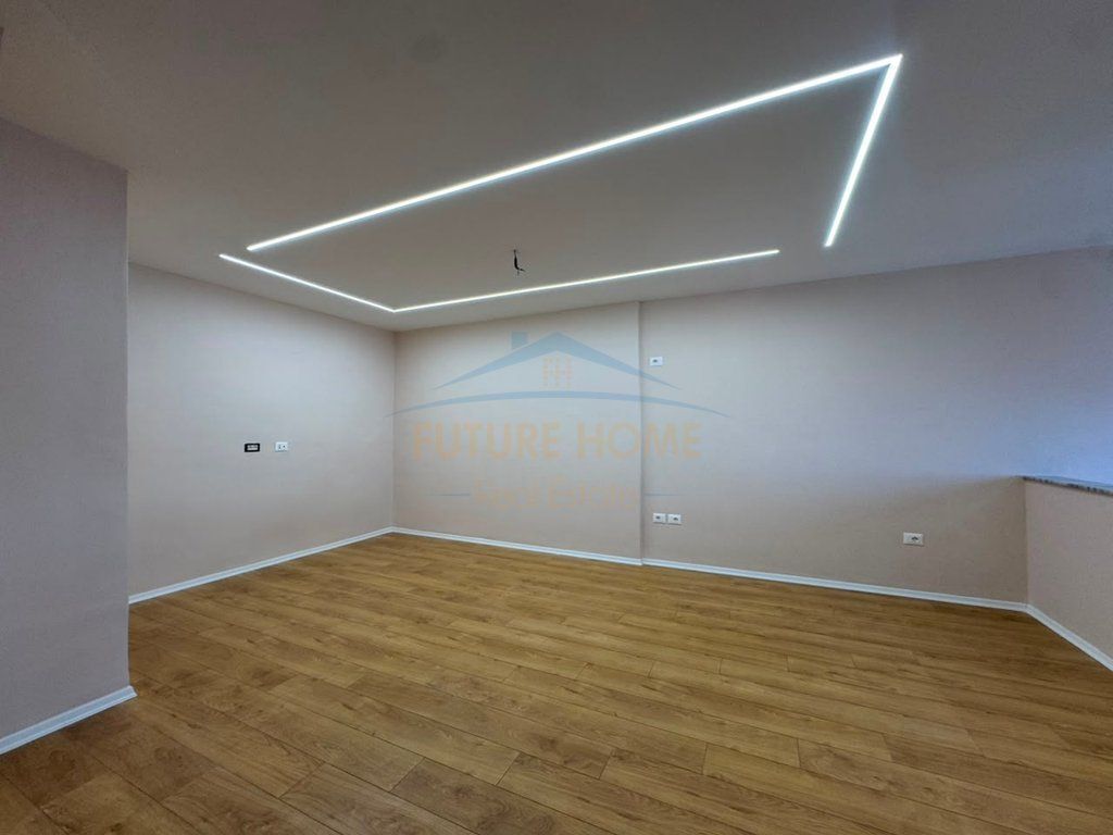 Shitet , Apartament 2+1, Ish Tregu Elektrik , Tirane .
