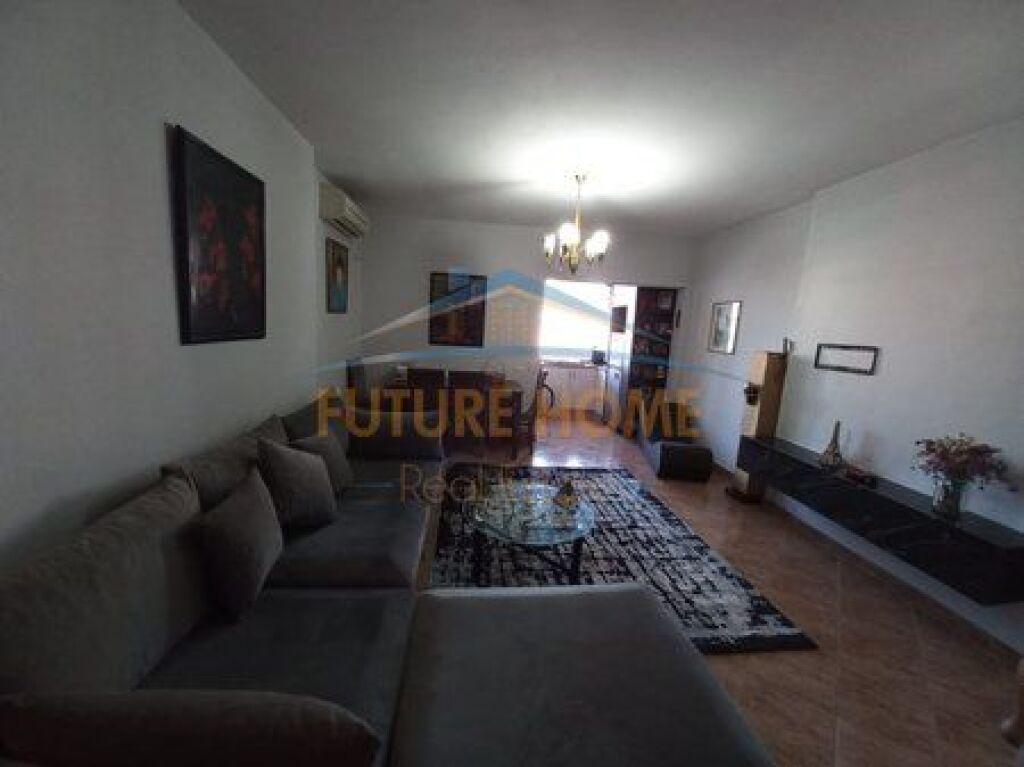 Shitet, Apartament 2+1, Rruga Dritan Hoxha, Tiranë.