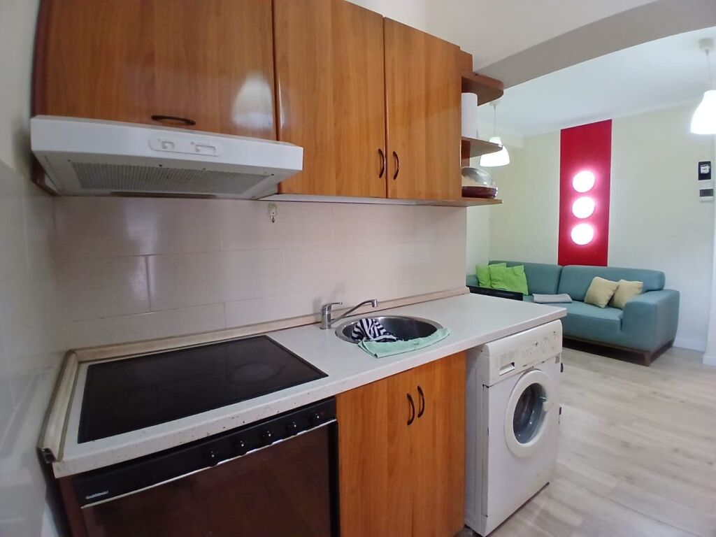 Jepet Me Qera Apartament 1+1+1 Ballkon