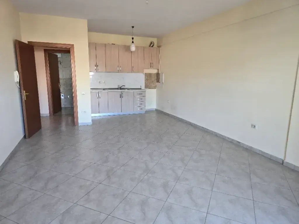 Affitto | Apartament 2 + 1 | Siri Kodra | 800 €/mese