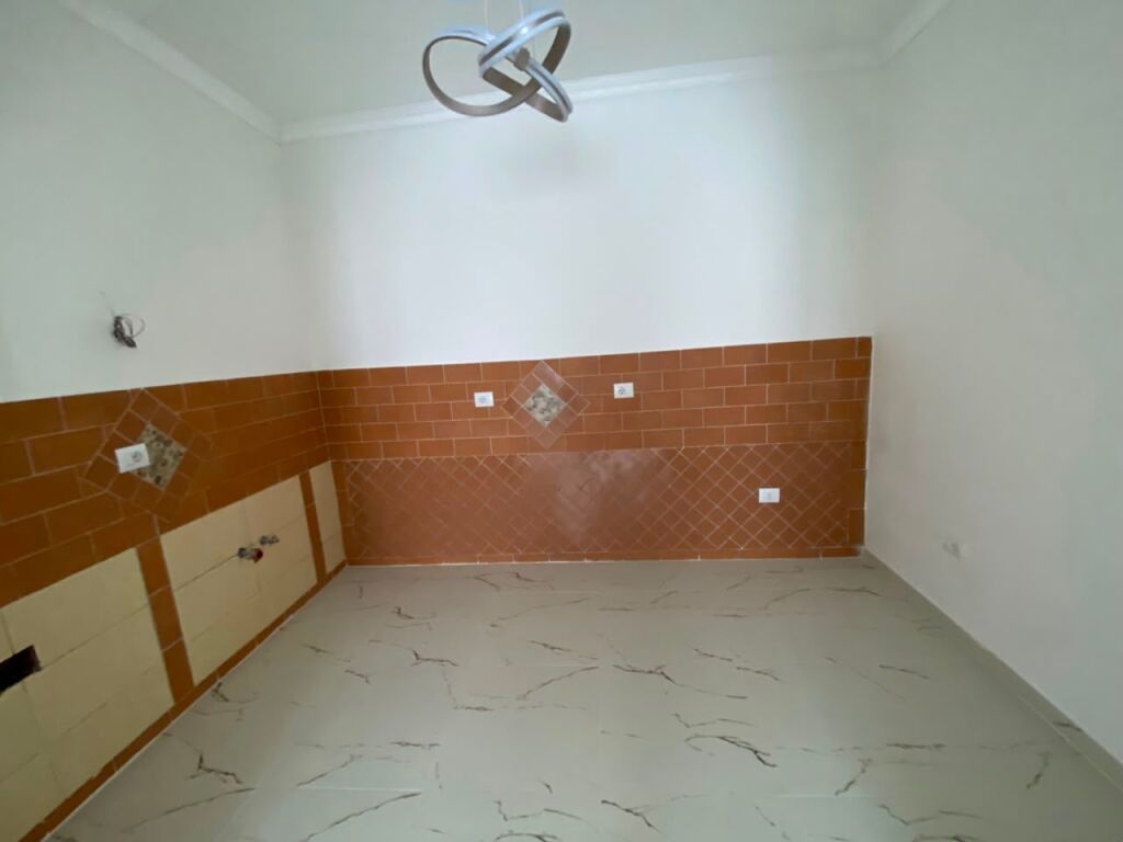 Shtepi Private afer Qendres, Durres!