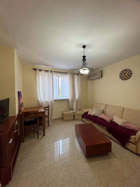 Jepet me Qira Apartament 1+1 – Mozaiku i Tiranës