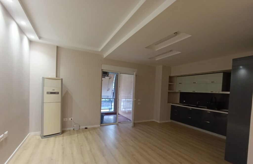 Shitje | Apartament 2 + 1 | prane Shkolla e Kuqe | 187000 €