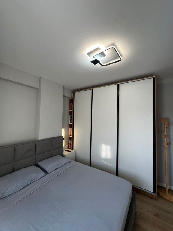 Shitet apartament 2+1