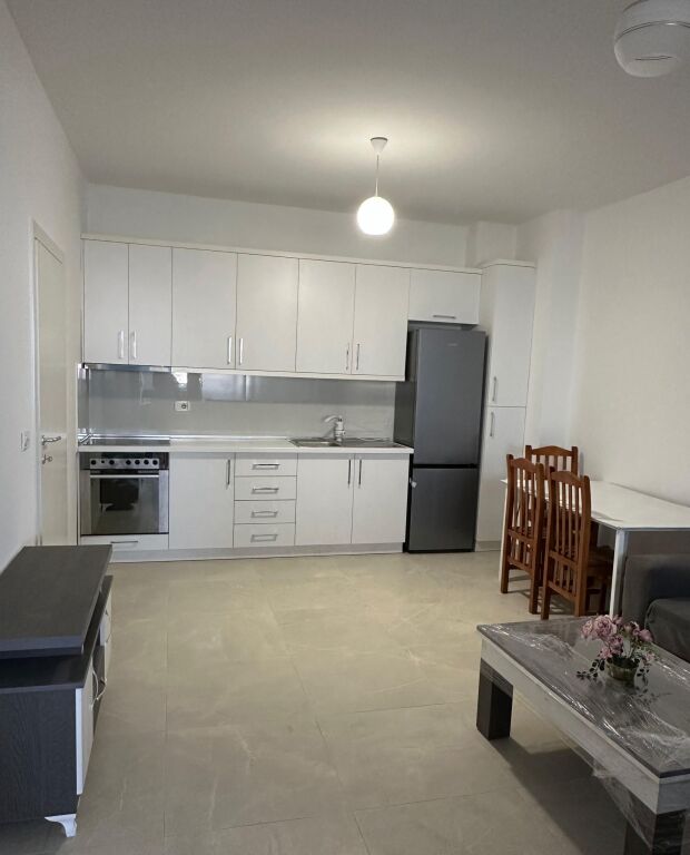 Qera | Apartament 2 + 1 | Rruga e Kavajës | 650 €/muaj