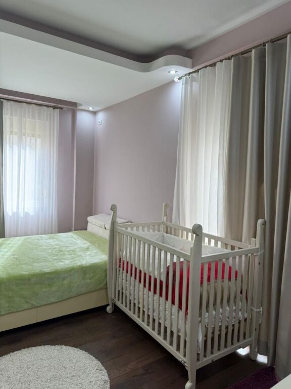 Apartament 1+1 prane Liqenit te Thate