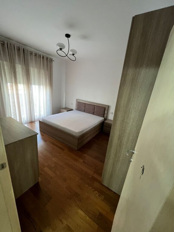 2+1 me verande kopshti zologjik,800 eueo