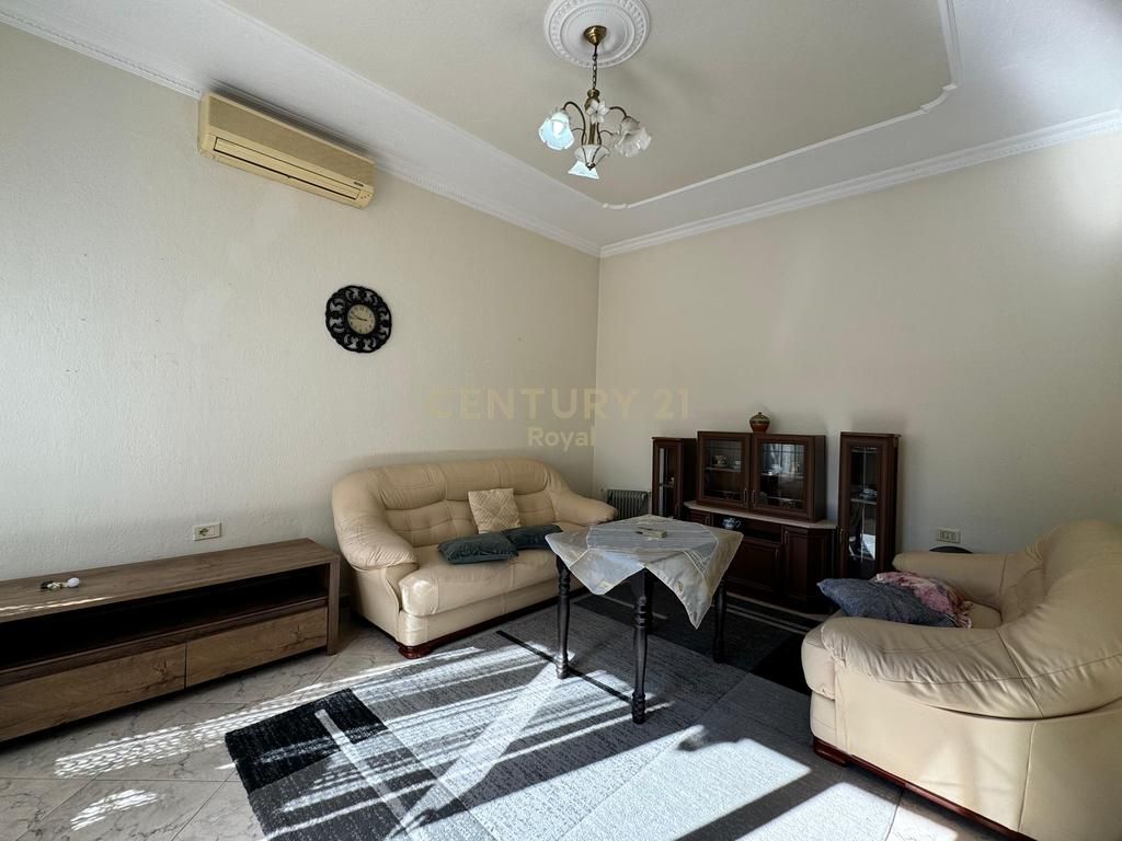 Apartament 2+1 në katin e parë teknik të një vile me qira pranë Frigoriferit