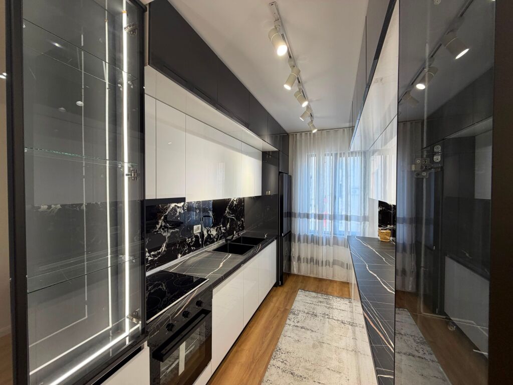 📍 Ndodhet pranë Pallatit me Shigjeta. 🏠 Shitet apartament 2+2+1 me ballkon