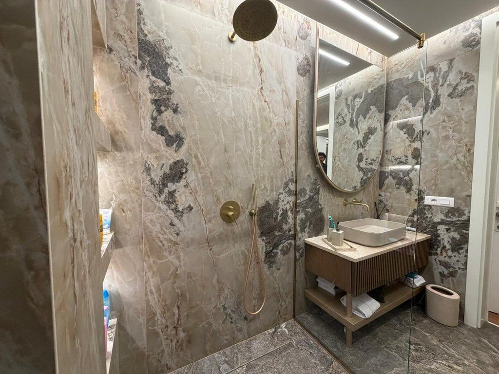 Shitet, Apartament 2+1+2, Rruga e Kavajes, Tiranë