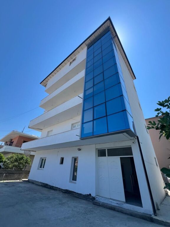 Shitet Vilë 5-Katëshe pranë Galaktikut, Durrës