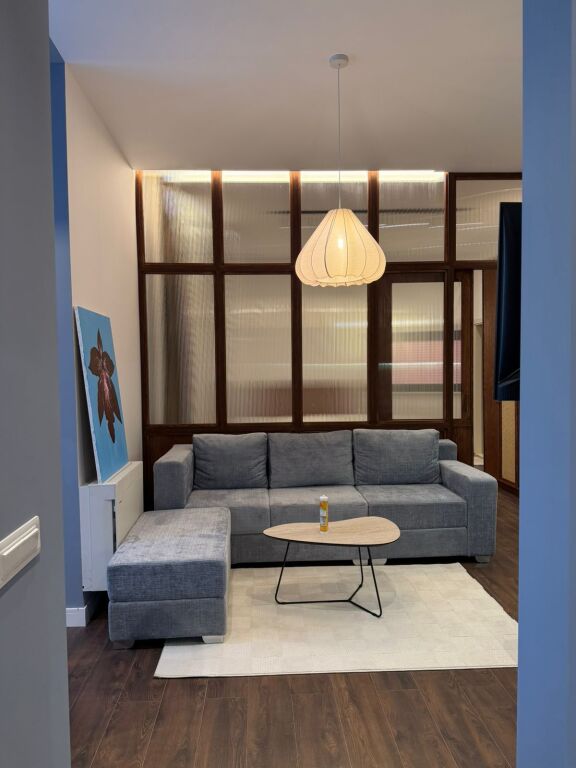 Apartament 1+1, qendër të Tiranës