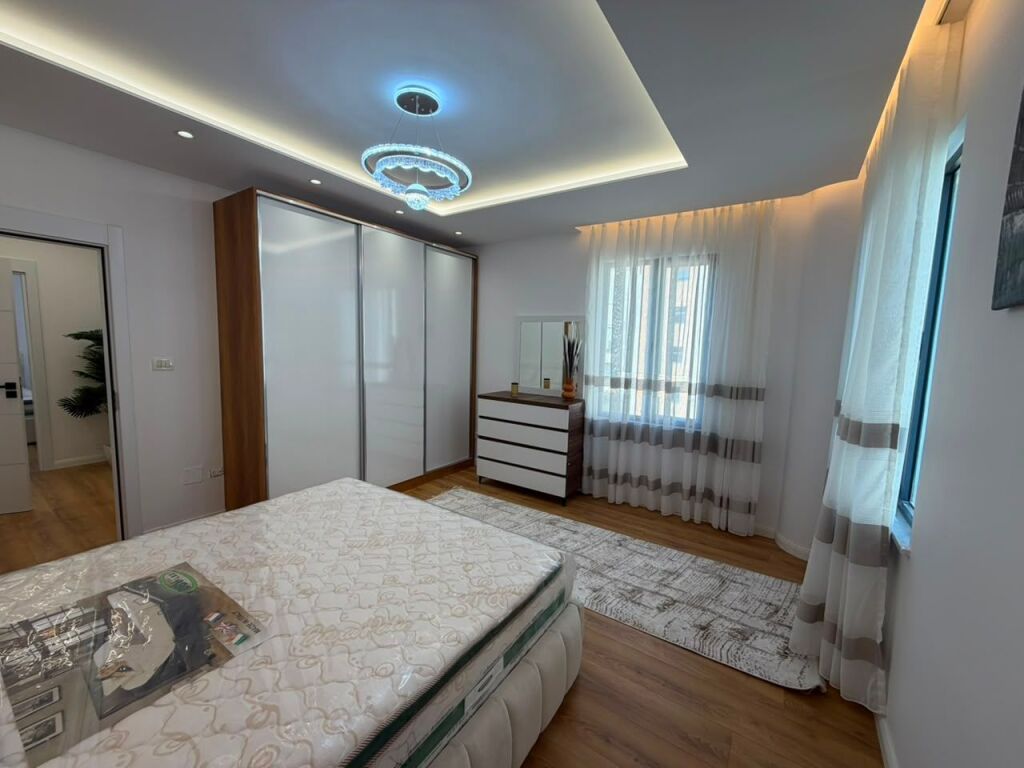 🏡 Shitet apartament 2+1+2 me ballkon  📍 Pranë Pallatit me Shigjeta💰 Çmimi: 255.000 €
