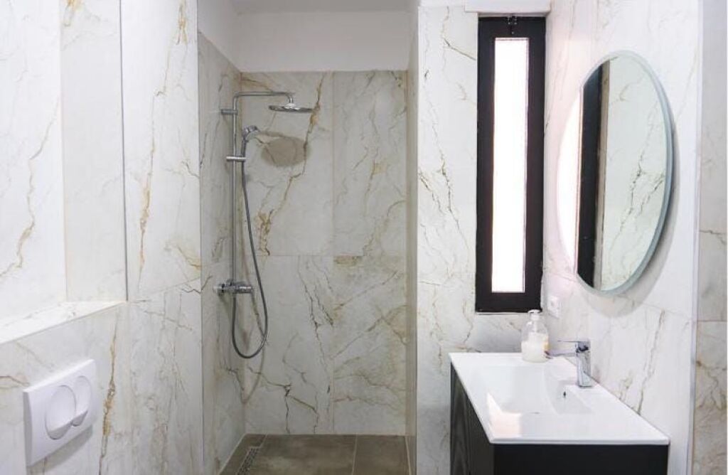 1+1 apartment for sale near Siri Kodra street.