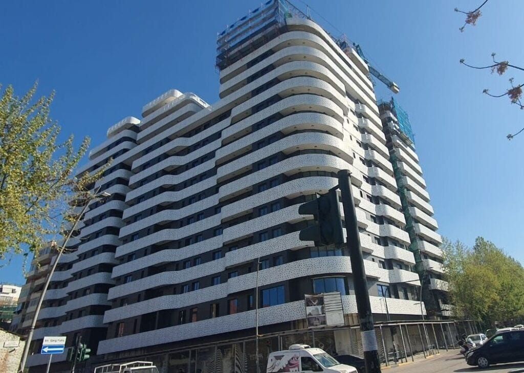 Shitet apartament 3+1+2 tek Corner Residence , Vasil Shanto , Blloku i Vilave Selite , Selite , Square 21 , Kompleksi Delijorgji .